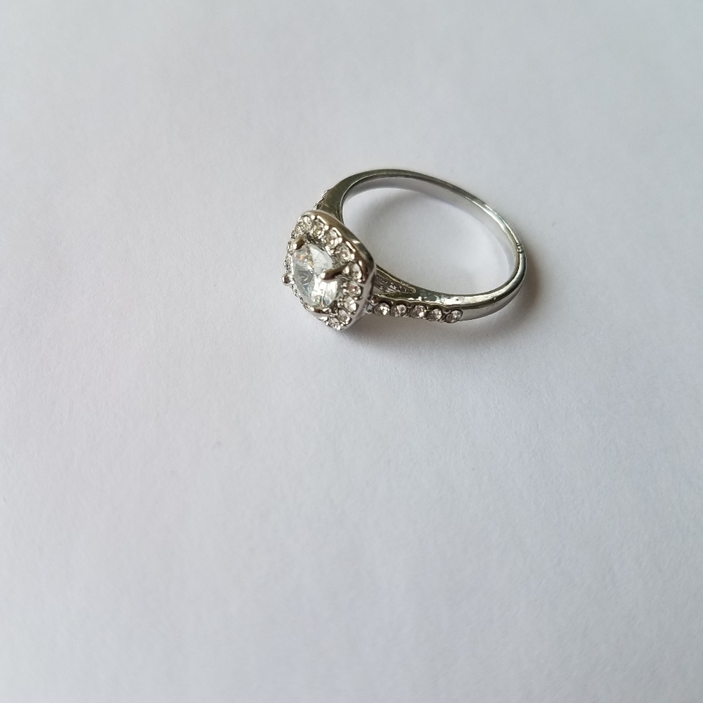 Beautiful white Crystal Zircon engagement ring! - Picture 3 of 7